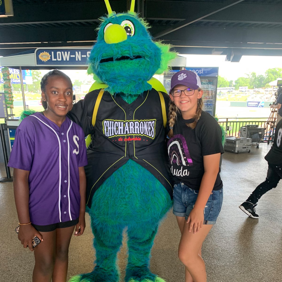 ymoore03's tweet photo. #OneSaluda Sunday @ColaFireflies 
#LetsGlow https://t.co/zJooaNkqvN