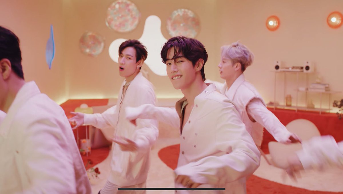 AmeraChu's tweet photo. I'll never get tired supporting this group because they're my home 
#GOT7Comeback 
#GOT7_NANANA
#GOT7 #갓세븐 #IGOT7 @GOT7 
#MARK @marktuan https://t.co/Vw5lTlBOVs