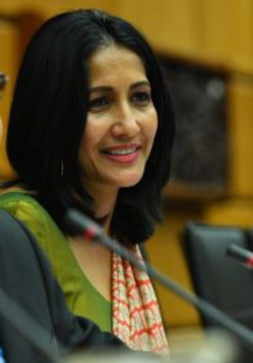 ManikkageYasuni's tweet photo. Lovely to see a career diplomat as the Foreign Secretary of SL. 
Mrs. Aruni Wijewardena, 3rd female Foreign Sec of the country. 
One of the few diplomats who hve been able to join International Orgs &amp;  made SL proud.
She has been recalled frm premature retirement.
Small wins! https://t.co/Y6wnAXjQA2