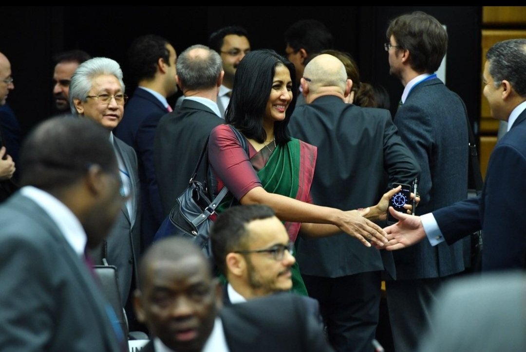 ManikkageYasuni's tweet photo. Lovely to see a career diplomat as the Foreign Secretary of SL. 
Mrs. Aruni Wijewardena, 3rd female Foreign Sec of the country. 
One of the few diplomats who hve been able to join International Orgs &amp;  made SL proud.
She has been recalled frm premature retirement.
Small wins! https://t.co/Y6wnAXjQA2
