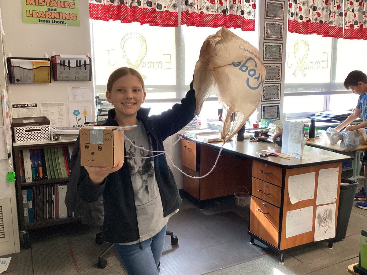 bhes_harris's tweet photo. #ONEBluffton
#BHESJumpIn
Brad & Emily are ready for today’s egg drop! https://t.co/sv1KzZK5TW