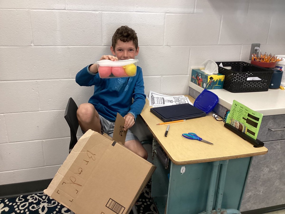 bhes_harris's tweet photo. #ONEBluffton
#BHESJumpIn
Brad & Emily are ready for today’s egg drop! https://t.co/sv1KzZK5TW