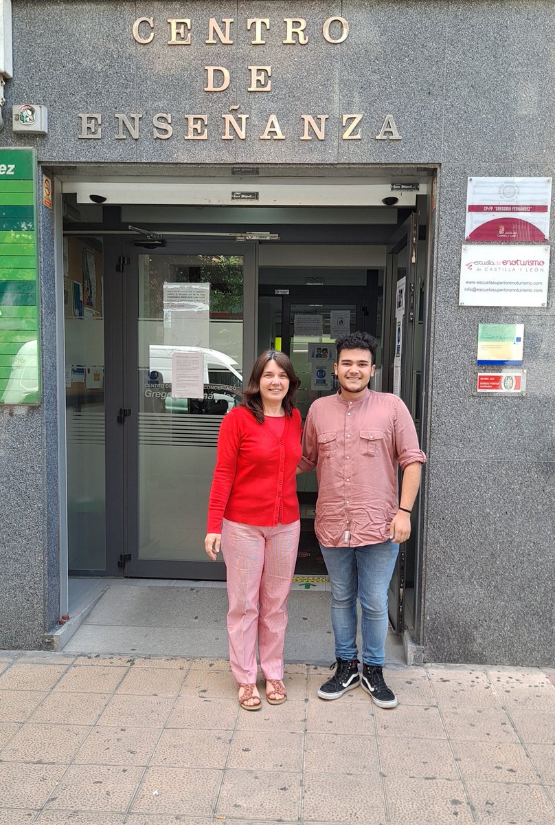 Nos reunimos con la Jefa de Departamento de Formación y Orientación Laboral y responsable de la Bolsa de Empleo del <a href="/gregorioferva/">CE GregorioFernández</a>, Carmen Galán, para mostrar nuestro interés de que los y las jóvenes emprendan sus proyectos.

Gracias por recibirnos👏🏼🟢