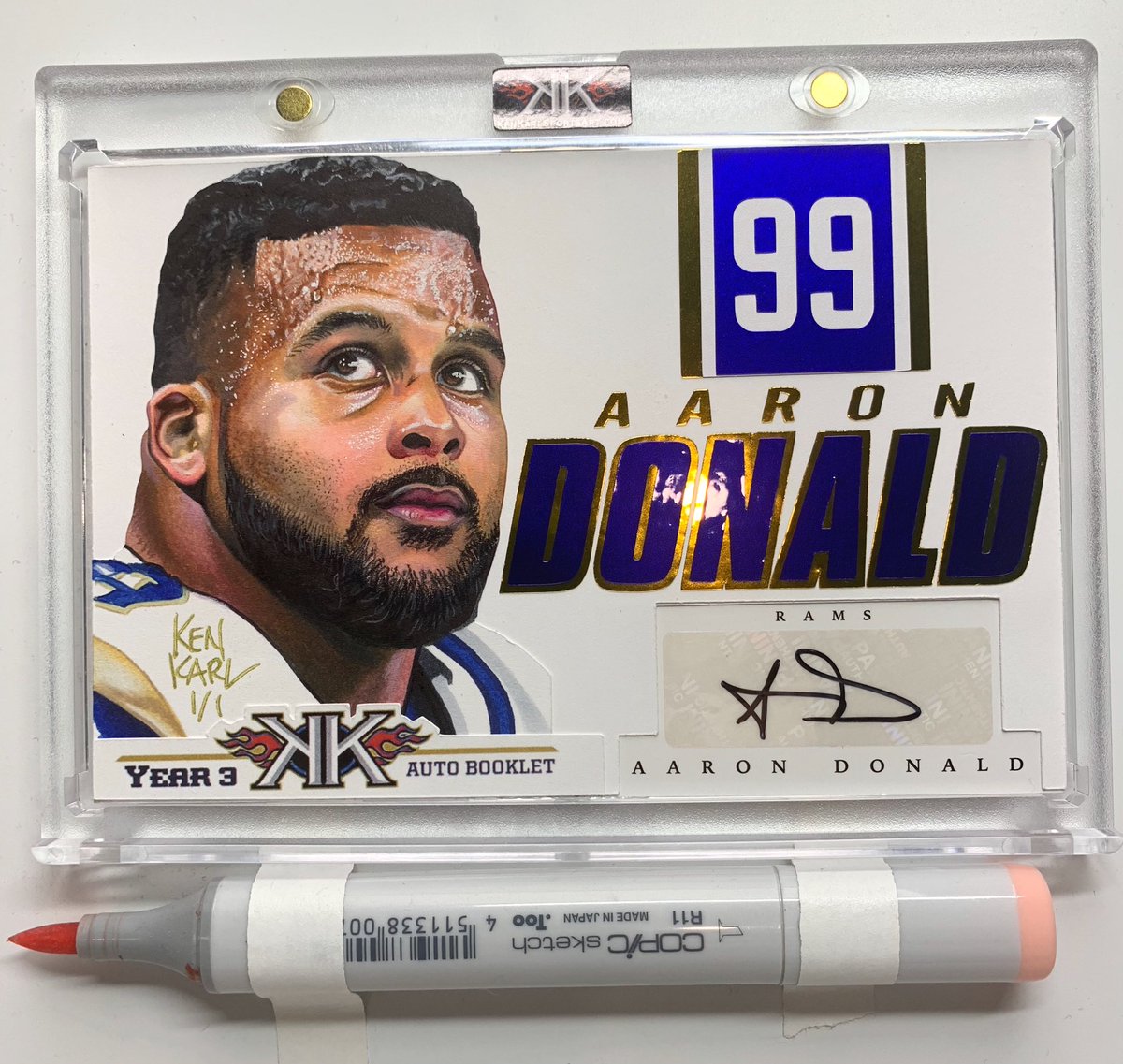 KenKarlArt's tweet photo. Happy Birthday to @AaronDonald97 🎂 The BEST Defensive player on the planet… and Super Bowl Champ🏆 Here’s my hand drawn, custom built 1/1 art card with an authentic auto built into the card💥https://t.co/7kcBTZCxSD #autographedcard #footballcard #whodoyoucollect https://t.co/E0iABoSaSX