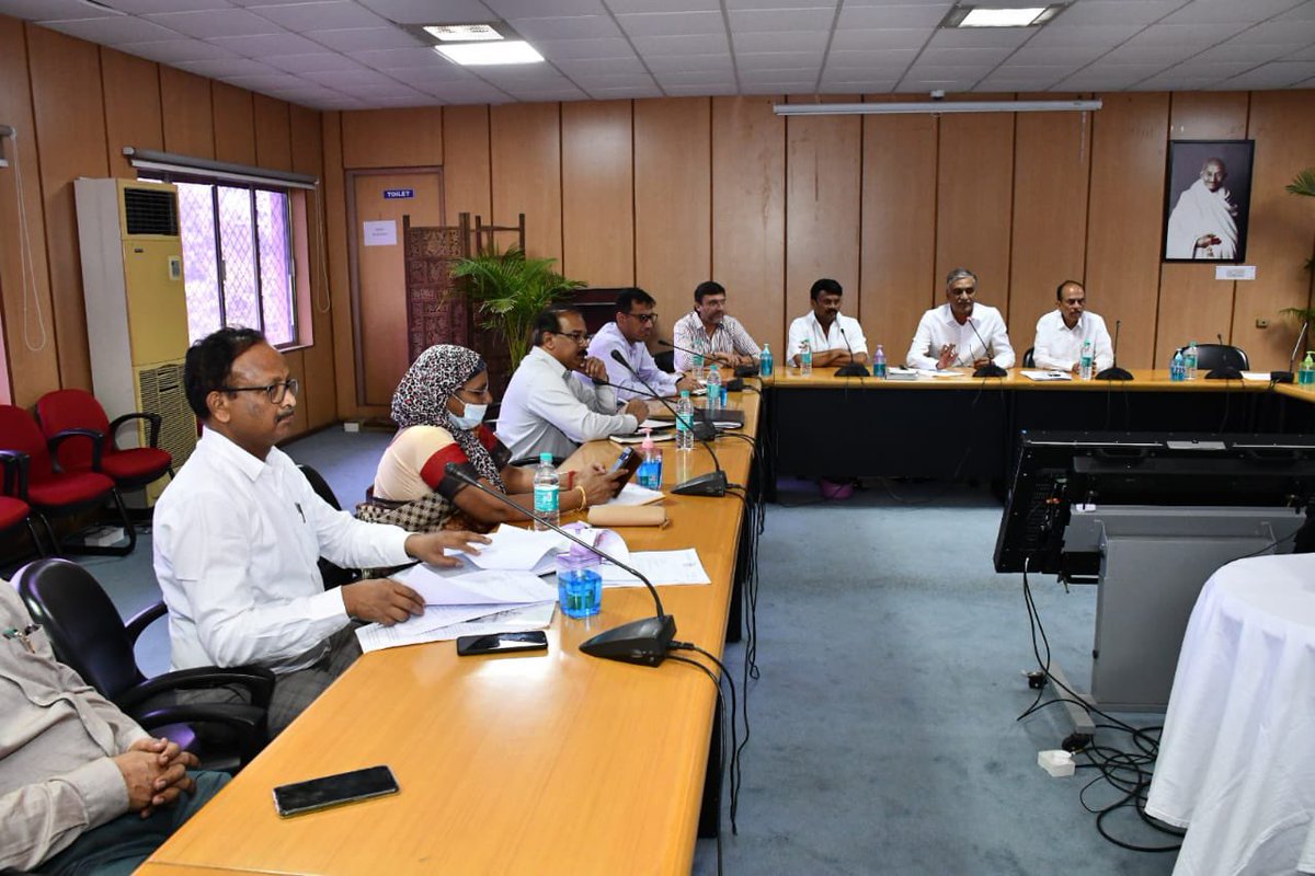 mahmoodalibrs's tweet photo. As per the instructions of Hon'ble Chief Minister Sri KCR Garu, attended a review meeting at MCRHRD along with Colleague Ministers Harish Rao Garu &amp; Talasani Srinivas Yadav Garu &amp; discussed with the chief engineers committee of Osmania Hospital on the structure report. https://t.co/TmUFD1E31g