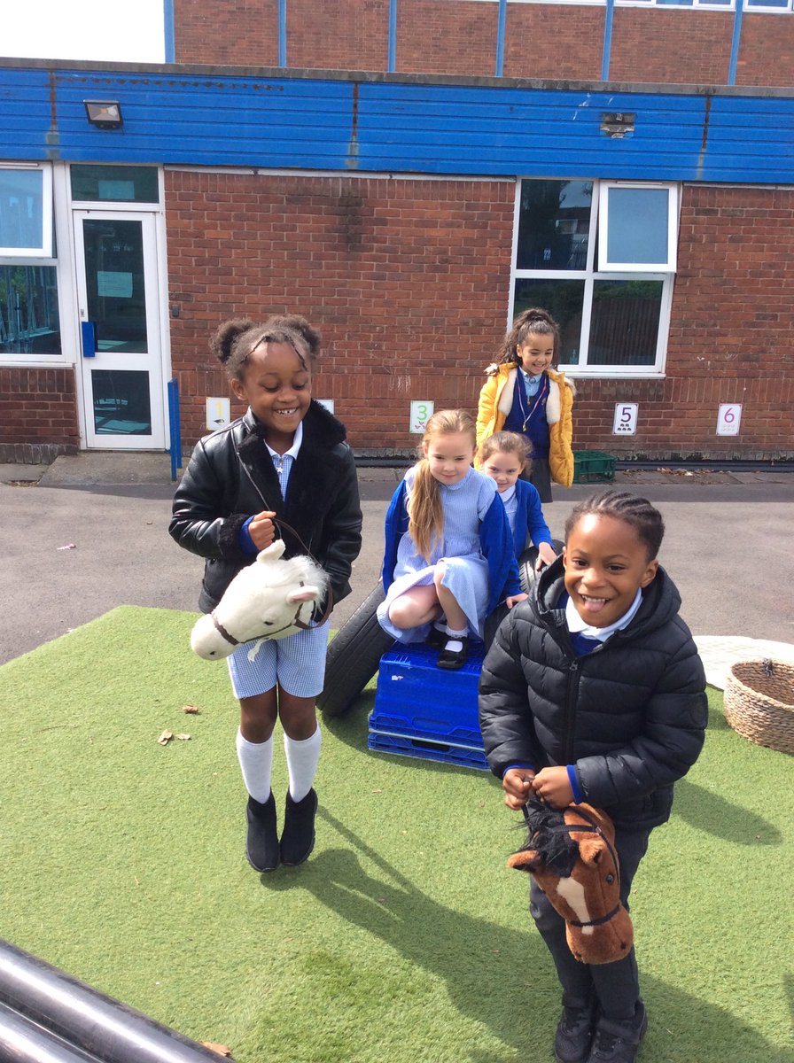 EYFS2stannes's tweet photo. A carriage fit for a queen! #QueensJubilee https://t.co/nQp2OlP4o9