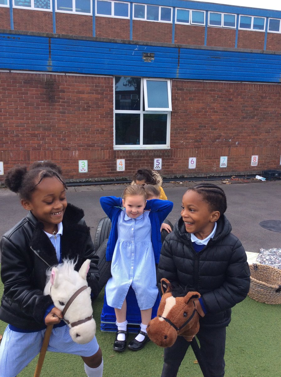 EYFS2stannes's tweet photo. A carriage fit for a queen! #QueensJubilee https://t.co/nQp2OlP4o9