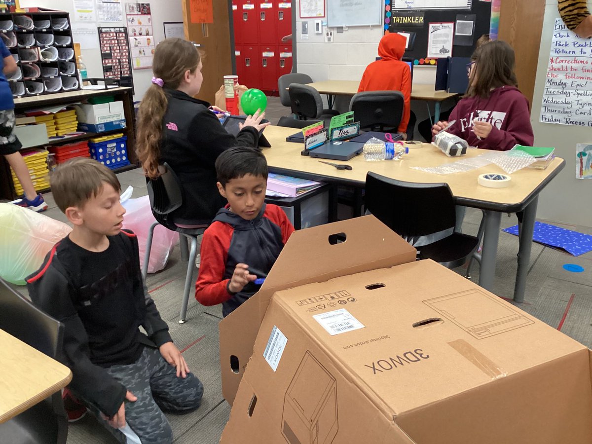 bhes_harris's tweet photo. #ONEBluffton
#BHESJumpIn
Working together on our egg drop designs. 🥚 https://t.co/ArZd4sCst8