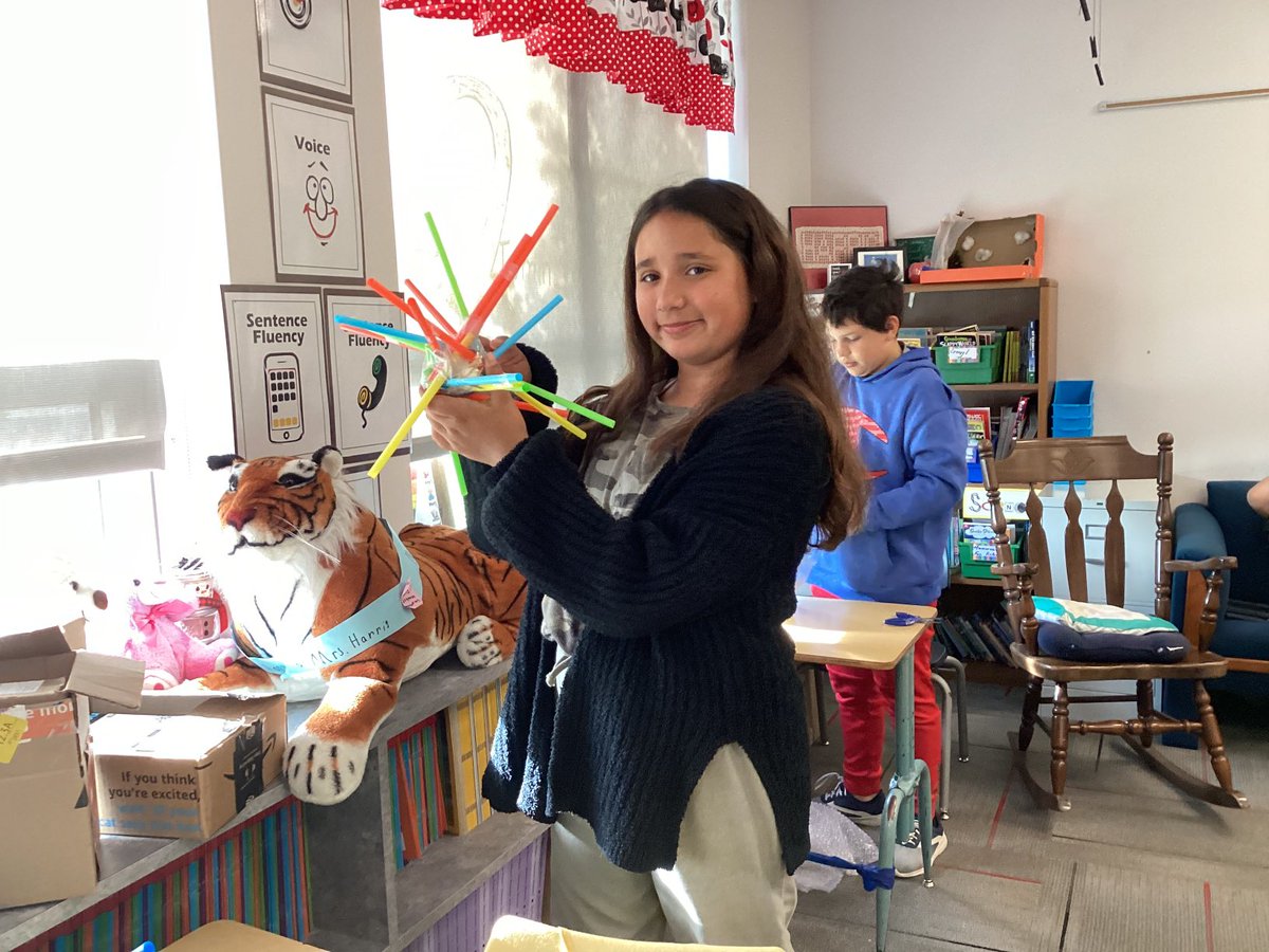 bhes_harris's tweet photo. #BHESOneBluffton
#BHESJumpIn
Check out Malena & Carmen’s egg drop designs! Way to be creative ladies! 🥚 https://t.co/0P2XDofQ7T