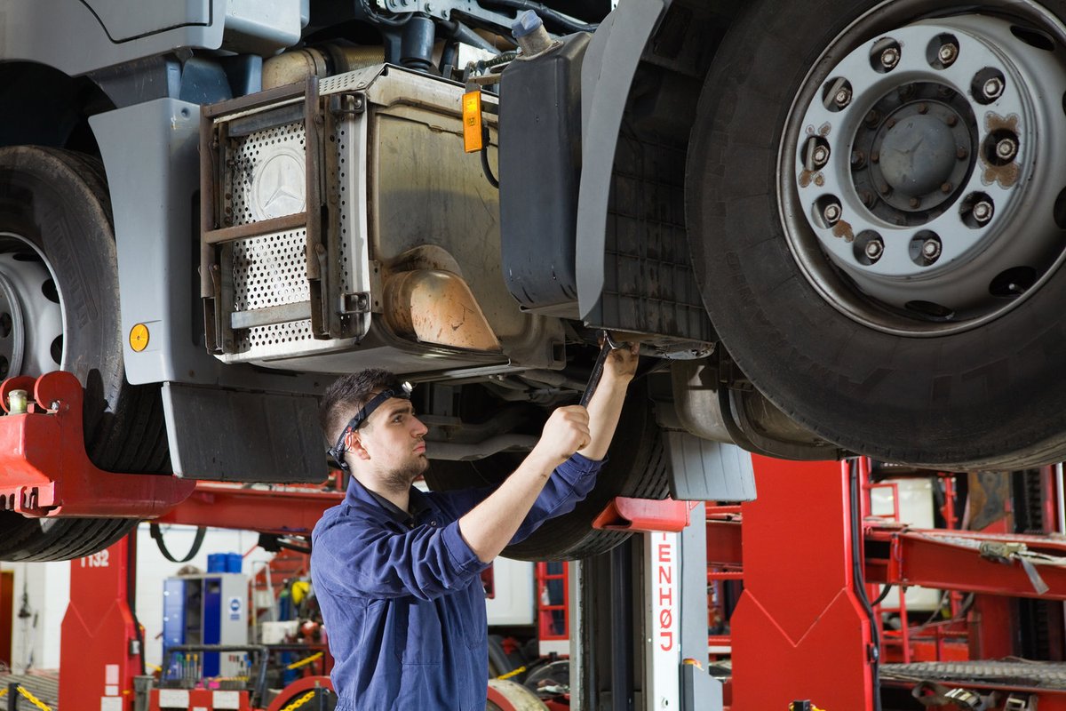 We specialize in the maintenance and repair of commercial trucks of all makes and models. At VeeFrens TRUCK REPAIR we aim to offer our clients cost-effective ways to make best of a bad situation