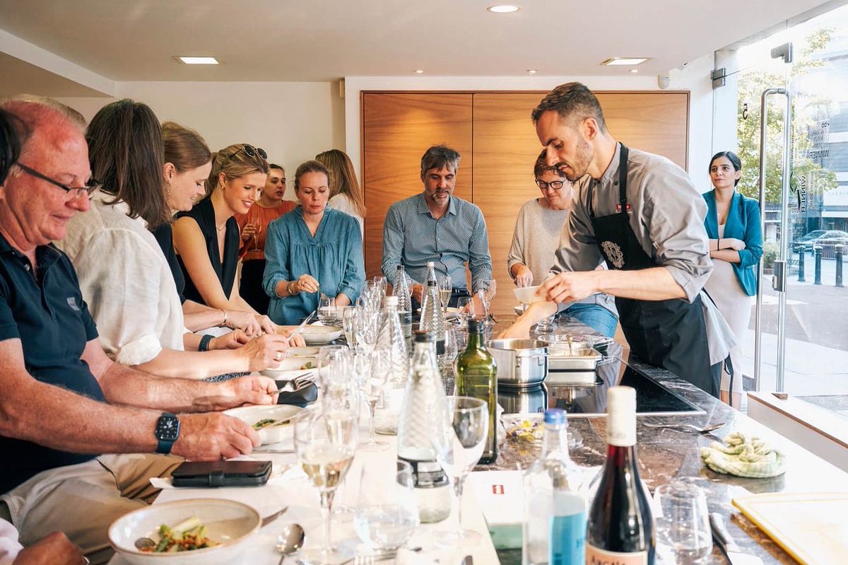 roundhouse_dsgn's tweet photo. As part of our series of Chef’s Tables for architects and interior designers we hosted a brilliant evening last week at our Guildford showroom partnering with Miele. #kitchen #kitchenshowroom #roundhouse #roundhousedesign #roundhousekitchens #chefstable #kitchenevent #cooking https://t.co/qbdAgTTBma