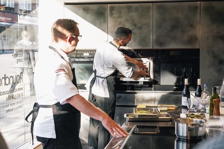 roundhouse_dsgn's tweet photo. As part of our series of Chef’s Tables for architects and interior designers we hosted a brilliant evening last week at our Guildford showroom partnering with Miele. #kitchen #kitchenshowroom #roundhouse #roundhousedesign #roundhousekitchens #chefstable #kitchenevent #cooking https://t.co/qbdAgTTBma