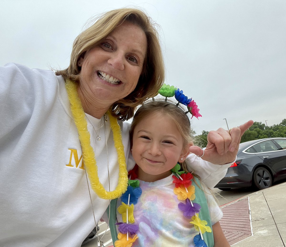 Hanging loose today for tropical day @DCEtrailblazers! <a href="/parsonskinder/">Abby Parsons</a>