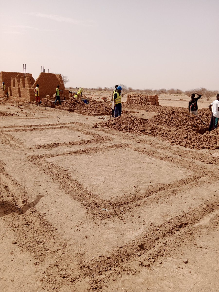 CISPorg's tweet photo. #CISPinNiger
Costruiamo 500 case sociali per le famiglie di Agadez.
Il progetto #U4C si inserisce nel piano di urbanizzazione voluto dalla città, che comprende altre 500 case, oltre ai servizi necessari alla vita quotidiana.
@aics_it @UNESCOEU @dueniger
https://t.co/dTzxTHHOTX https://t.co/nTyGyWUr72