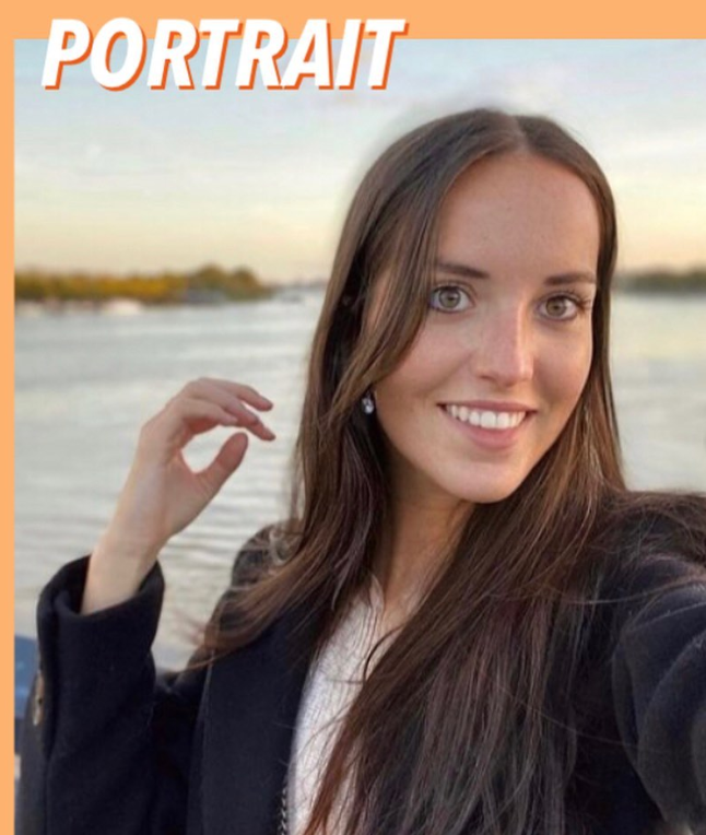 lecrabemedia's tweet photo. [Portrait]

L’été de ses 21 ans, Louise apprend que le kyste « bénin » qu’on vient de lui retirer était en fait une tumeur. Depuis, cette jeune miss originaire de Nouvelle-Aquitaine poursuit son combat contre un cancer de l’ovaire gauche. https://t.co/y8xT3evzUw