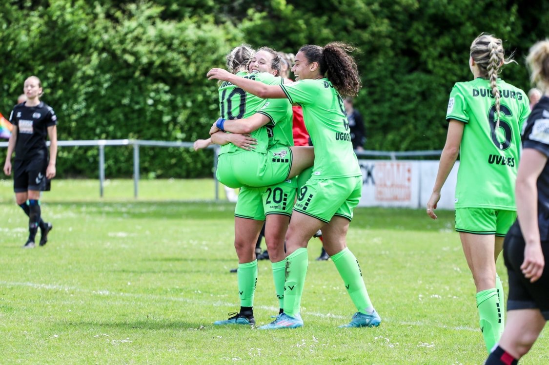 alliehess22's tweet photo. WOW. What a feeling it is to see all of the hard work this team has put in this season come to fruition.  #Bundesliga time 🥳 https://t.co/3ysXzEUSmB