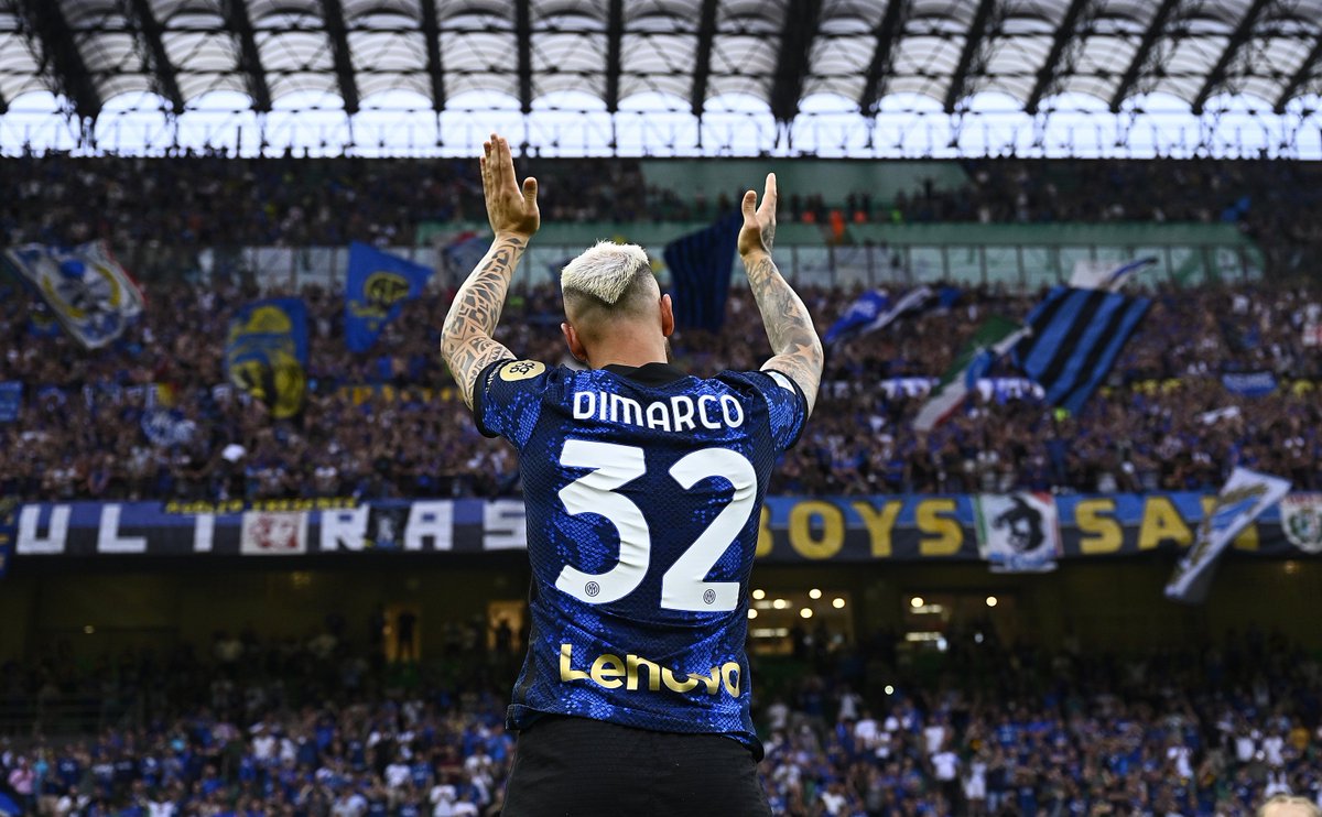 Inter_InDiretta's tweet photo. More than a team! 🖤💙

#FORZAINTER 

more:📺💻📱👉 @Inter_InDiretta  |  #Inter_InDiretta https://t.co/HrTGAp6sP0
