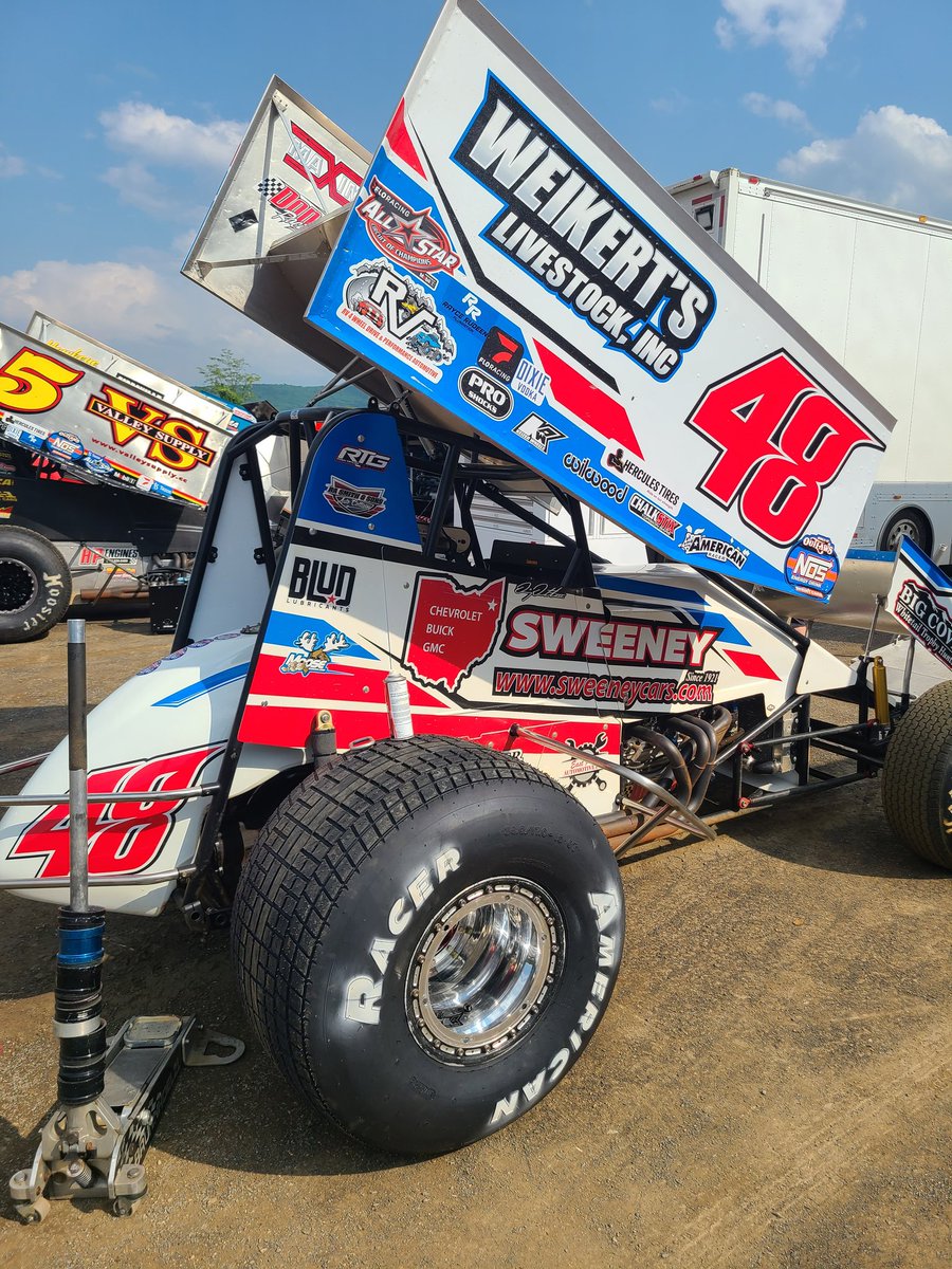 dannydietrich's tweet photo. Yesterday I was the only one at Path Valley on an American Racer. I didn't do it out of spite.

I did it because I miss having the CHOICE of running a DIFFERENT COMPOUND or CONSTRUCTION.

I understand tracks or series need Hoosier. Unsupported 410 tracks need to open this up! https://t.co/pwz8nIE1kB