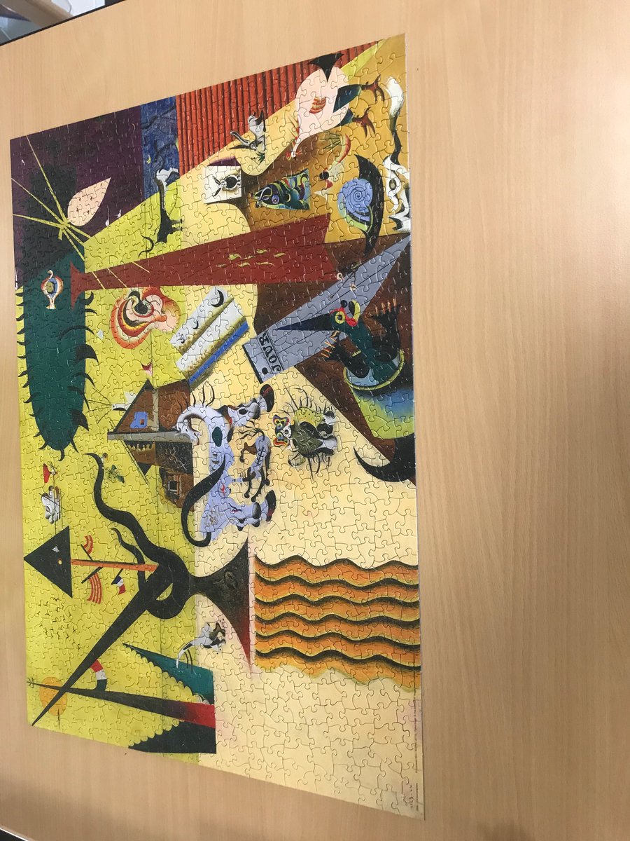 CDI_bouligny's tweet photo. Puzzle collaboratif au C.D.I : ils l’ont fait ! Après plusieurs mois de travail , le tableau “La terre labourée” de Joan Mirò ( en 1000 pièces ) est enfin reconstitué! Bravo à tous pour votre organisation, votre patience et votre persévérance! https://t.co/Khxn8mBnUG