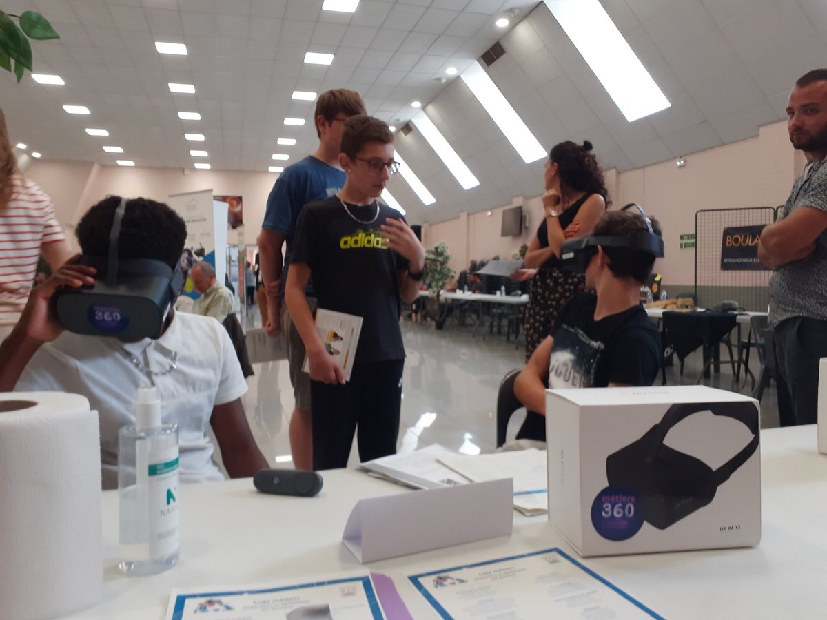 un grand bravo à la <a href="/VilleDePertuis/">Ville de Pertuis</a>  pour l'organisation de ce 1er #forum pour jeunes Collégiens et Lycéens et faire découvrir les métiers du territoire. Merci aux employeurs qui ont joué le jeu.