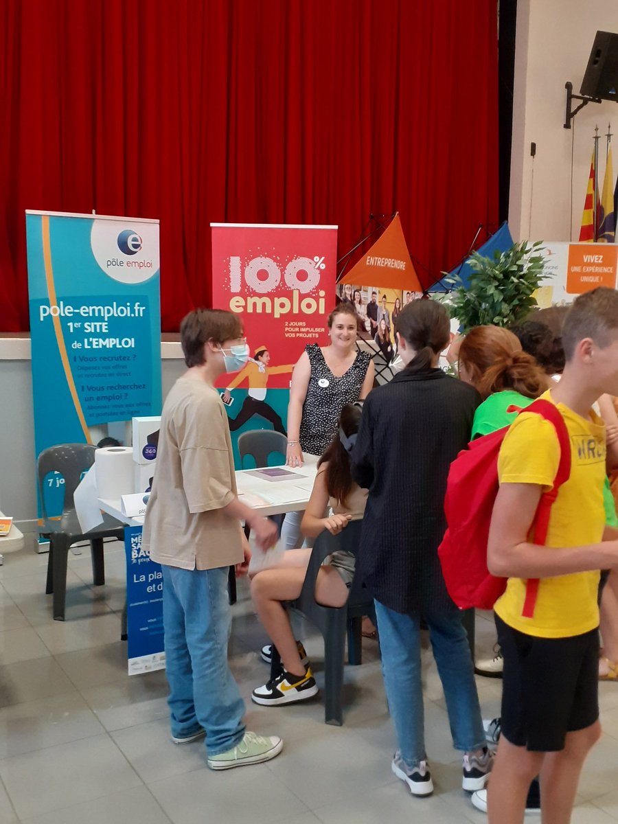 beau succès du stand @PoleEmploi84 #Pertuis découverte des métiers en réalité virtuelle