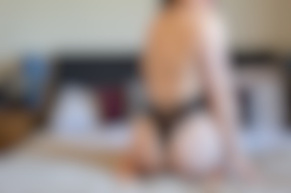 Sizzlin’ Izzy’s pics and videos