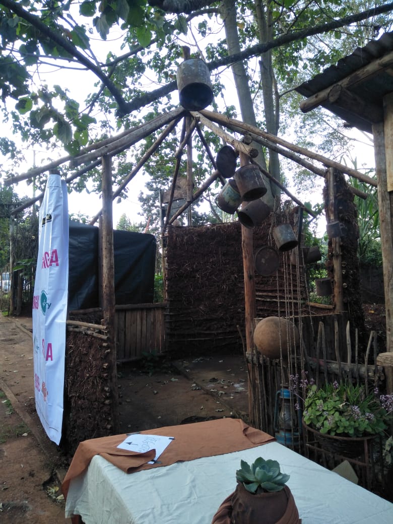 sungurafilm's tweet photo. About yesterday's screening at Turi A Mumbi
#sungurafilm #outdoorscreening #kenyanfilm #shortfilm #limuru https://t.co/qF0Ky3BEar
