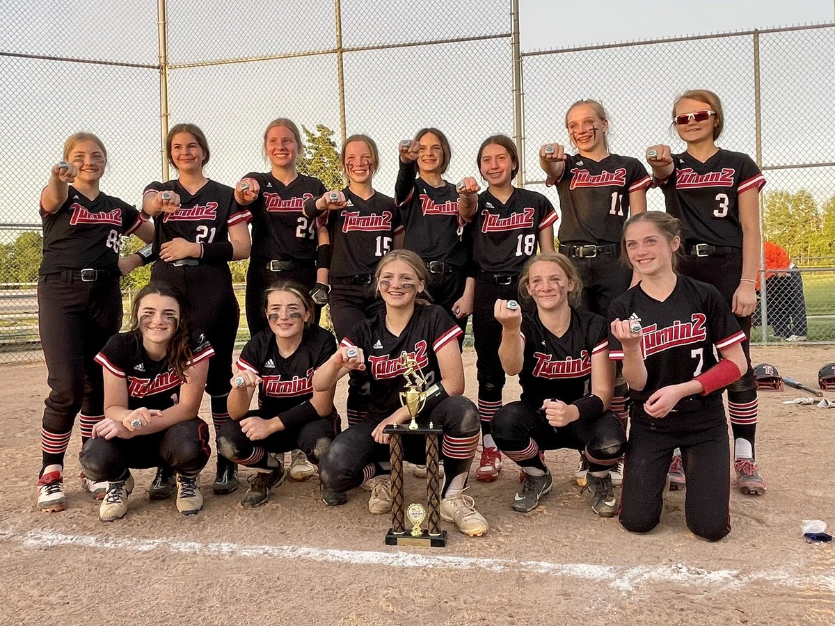 CoachCarah's tweet photo. We headed to Stevensville to battle some great teams and dodge the rain at the USSSA Pirate Treasure Quest. Went undefeated all the way to the championship game, but came up short to a great GR Diamonds team. Our pitching &amp; def was solid, with 3 shutouts along the way #T2ThatsWho https://t.co/iINeIdyNBW