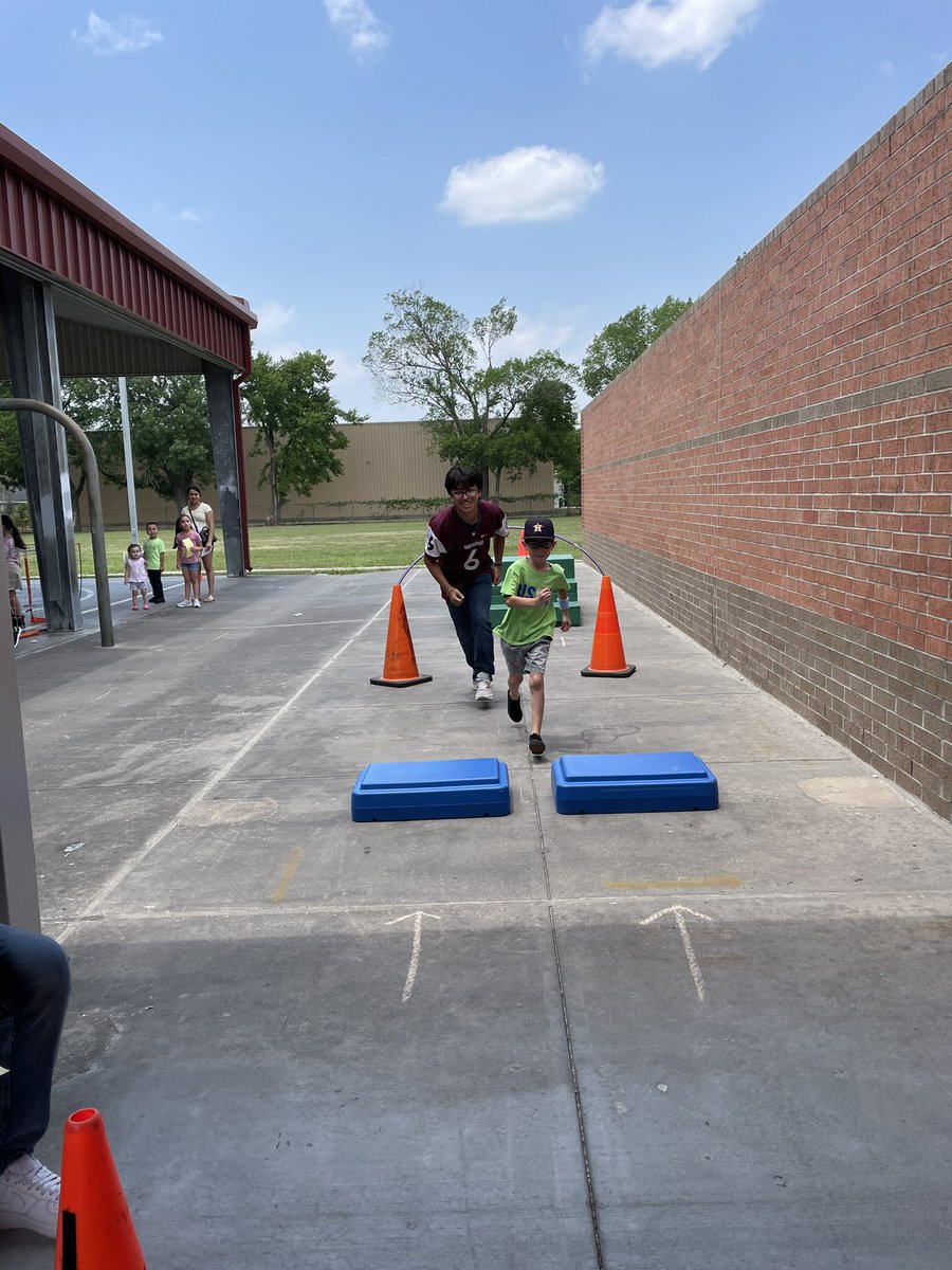 MrsDeHart7's tweet photo. Field day fun! @Buffalo_Creek1 https://t.co/UwLrCRDVdn