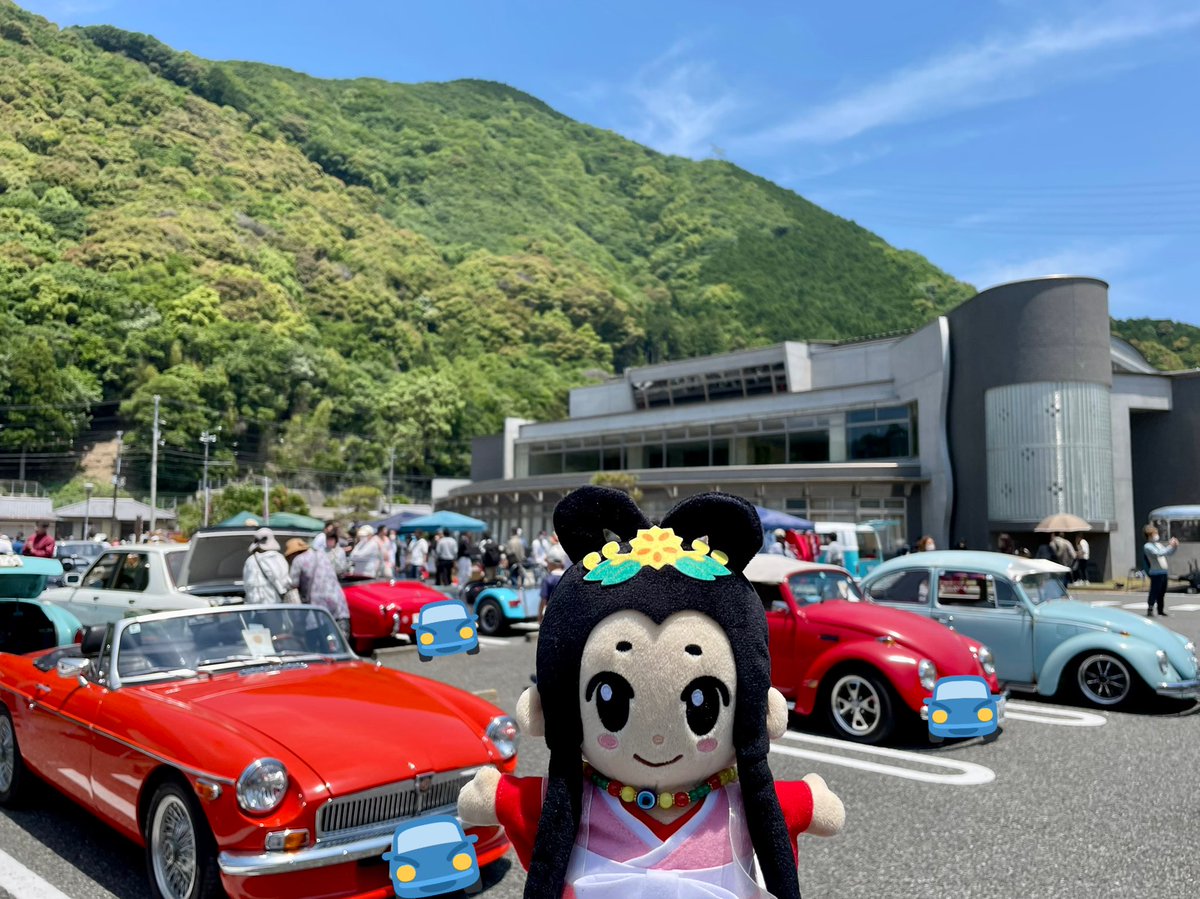 mi__yachan's tweet photo. 本日の「日高新報」より
昨日、日高川町でクラシックカーのイベントがあったのじゃ
1950〜70年代の車が中心
わらわも見に行ってきたのじゃ〜❤️
#日高川町 #classicrun #日高川交流センター https://t.co/IiMLxKweET