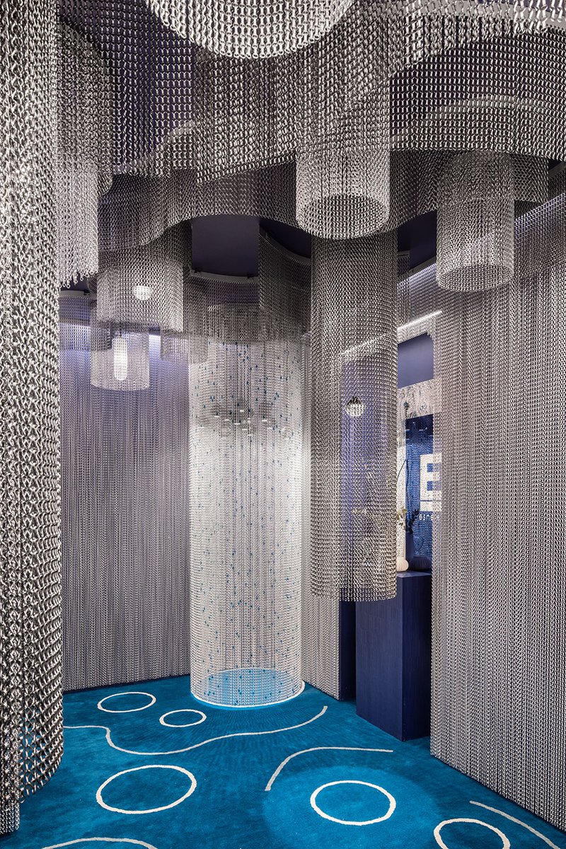 CasaDecor's tweet photo. .@kriskadecor ofrece a los profesionales una amplia gama de soluciones decorativas. Este año, en su 15ª edición, hemos visto sus eslabones en:
_el espacio proyectado por los alumnos de @esne_es
_el restaurante de @GMModular proyectado por Nothing Studio

🔗https://t.co/540rZYvjOZ https://t.co/5la1ozLOvD