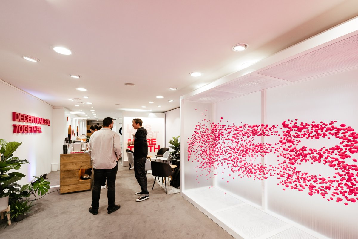 Polkadot's tweet photo. May 22-26 in Davos: take your chance to dive into all things #Web3! Join Polkadot at📍Promenade 55, Davos Platz to get to the center of Web3 activities in Davos, and meet the people leading the way to a better web.

To learn more: https://t.co/1LiMsNsCYZ https://t.co/eMyGLzuIFM