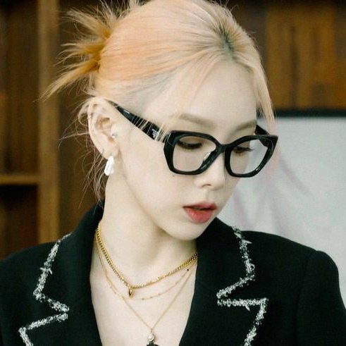 🔔 ngguang.⠀ Posted an Update.⠀

9:08 – Office 📍
• 052322 •

— Piles of paper work for tonight. 📋 I'm hungry...