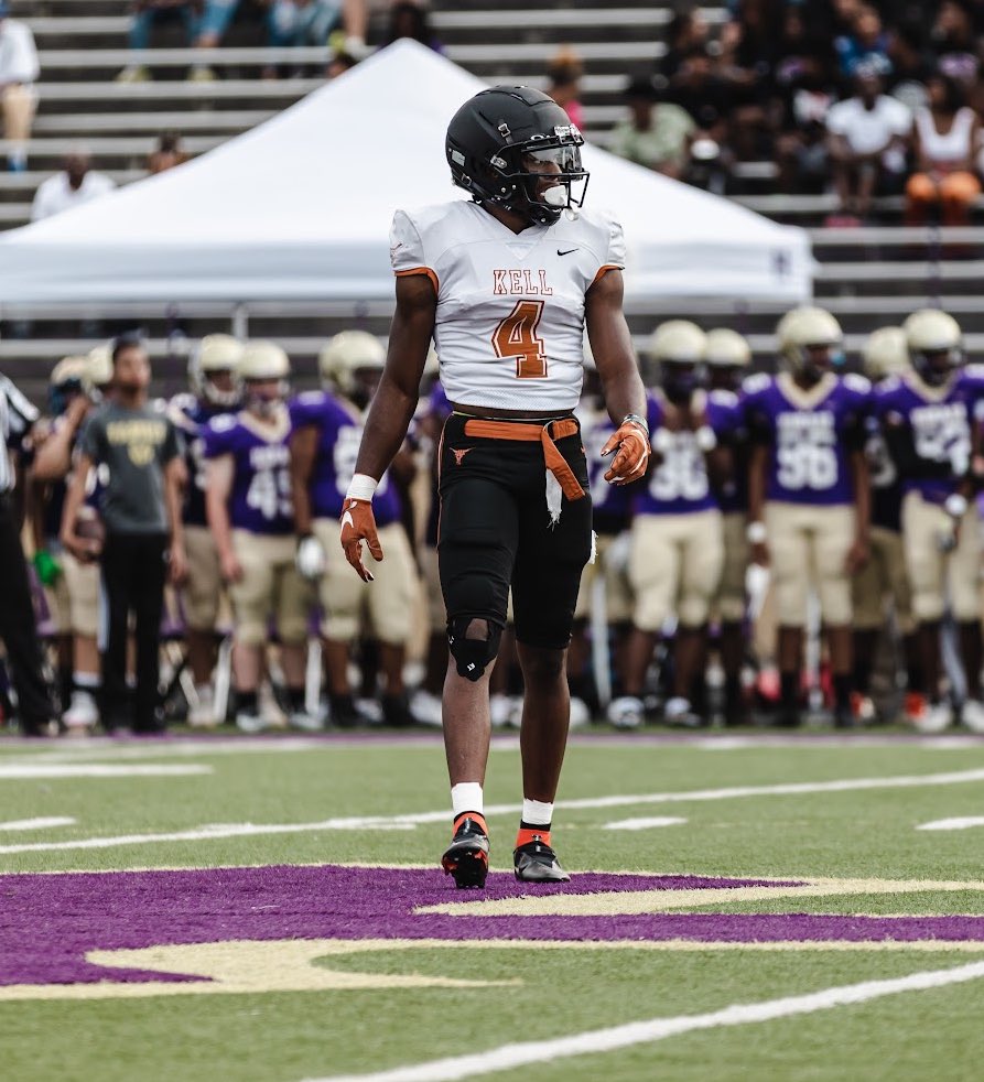 This kid had an amazing spring. “Mr. Everything” embraced the challenge of being asked to do MORE… including playing D for the 1st time.

Played QB, RB, WR, S and CB this spring. Yep! ELITE ATHLETICISM at 6-1 190… 4.4 speed. Special ball player.

🎥: hudl.com/video/3/812859…