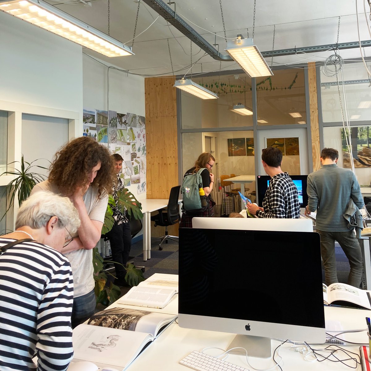 Gisteren openden we de deuren van ons kantoor voor bezoekers tijdens de #BiotOPENdag 2022. We waren niet de enigen: ruim 100 deelnemende ateliers, theaters en studio's deden met ons mee. Een bijzondere dag met mooie gesprekken. 

#laoslandschap #opendag #biotoopgroningen #haren