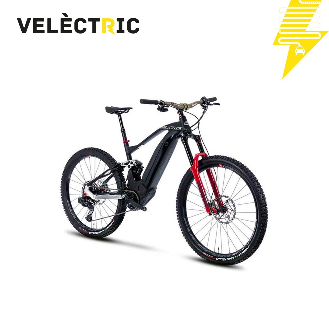 VelectricReus's tweet photo. A #Velèctric també trobarem les bicis elèctriques de la marca italiana @Fanticbikes en diferents versions! 🚲
El seu motor BROSE i la seva bateria de 630 Wh ofereixen una autonomia de fins a 70 km 🔋
El 27 i 28 de maig a la 📍 plaça Llibertat de #Reus @reus_cat @DanielRubio1981 https://t.co/ah78tzaAyd