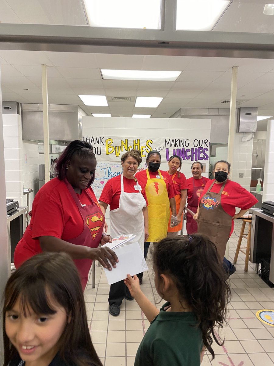 MrsDeHart7's tweet photo. We love our cafeteria workers, so thankful for their hard work and the kindness they show to our students! ❤️ ⁦@Buffalo_Creek1⁩ https://t.co/gfZ2S183pv