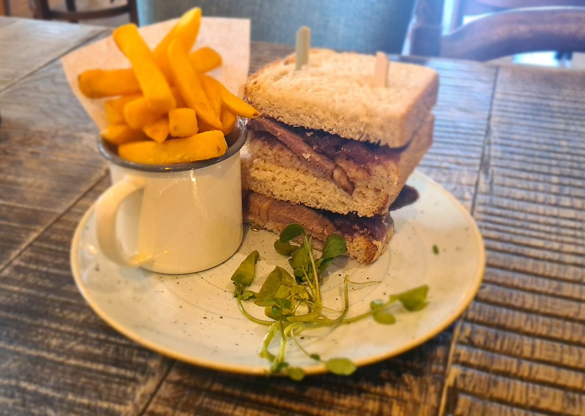 Trafalgar_Arms's tweet image. Have you tried our brilliant Brunch &amp;amp; Sandwich yet? 

Why not pop in today before 5 and have a taste for yourself! 

#thetrafalgararmstooting 
#pubbrunch 
#publunch 
#pubgrub 
#pubfood 
#sandwich 
#togetheratyoungs