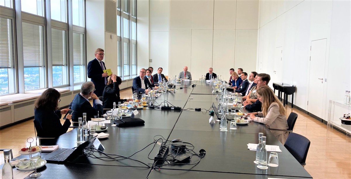 During a full day on EU financial market regulation, @HubertusVth is lifting the mood by presenting the advances of the Financial Centre #Frankfurt with particular focus on the #ISSB: @bankenverband has invited member banks and external experts into the @commerzbank tower.