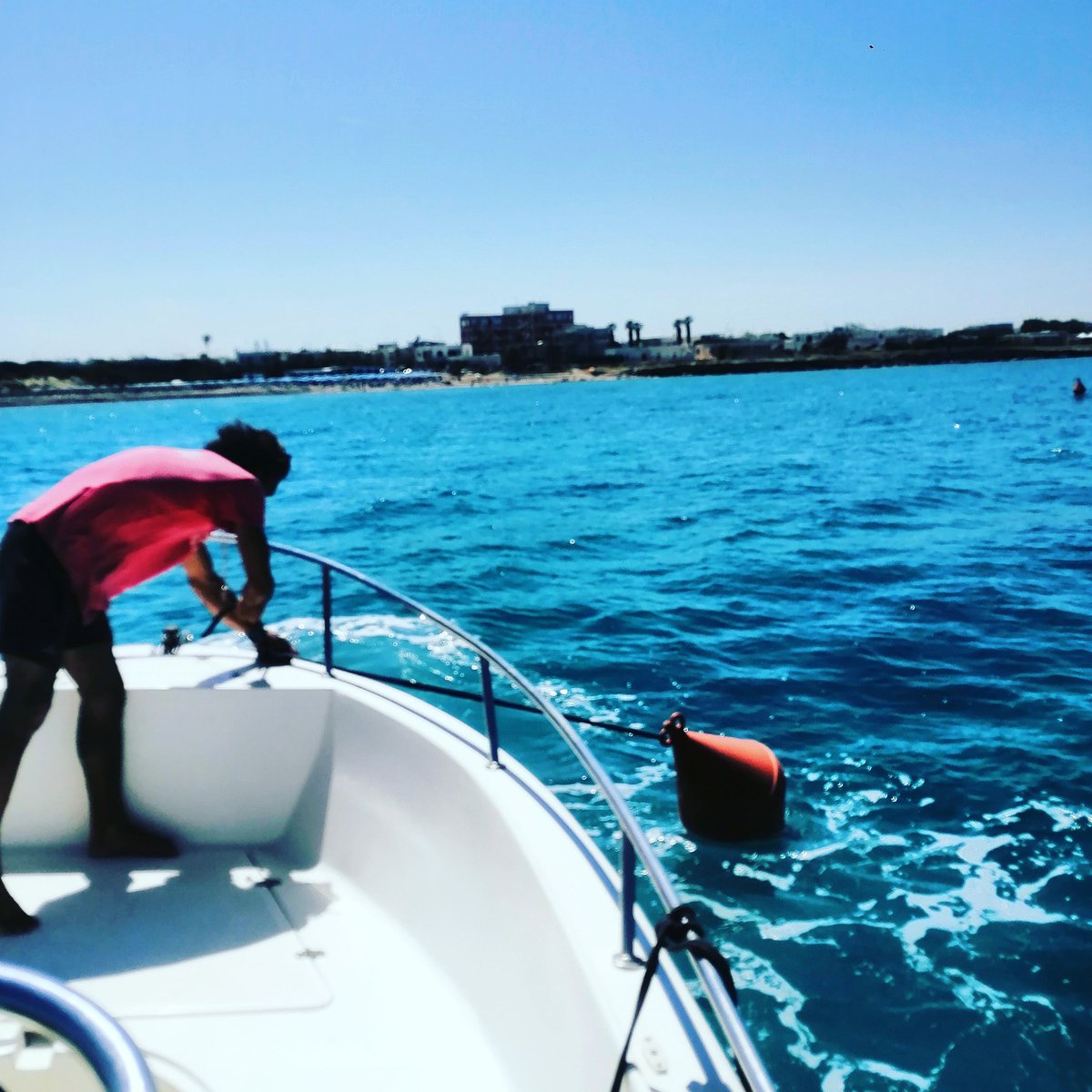 barcasalento's tweet photo. Non solo escursioni!
In appoggio ai "colleghi" degli stabilimenti delle Marine di Melendugno, per la posa delle boe dei 200 metri, per garantire sicurezza ai diportisti e sopratutto ai bagnanti.
#sempreprontiasalpare #marinedisanfoca #visitmelendugno #weareinpuglia #sanfocabeach https://t.co/M5DwZRnTty