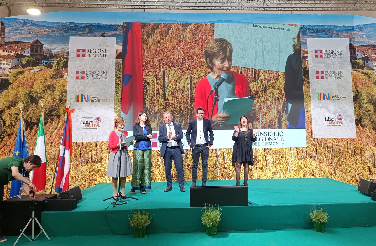 InfoCLM's tweet photo. Si inizia!
Sul palco i saluti istituzionali di Giulio Biino, Presidente del Circolo dei Lettori, Nicola Lagioia, Direttore editoriale Salone Internazione del Libro e Raffaella Tittone, Direzione cultura e commercio Regione Piemonte.
#salto22
#cuoriselvaggi https://t.co/c5SREZu7hS