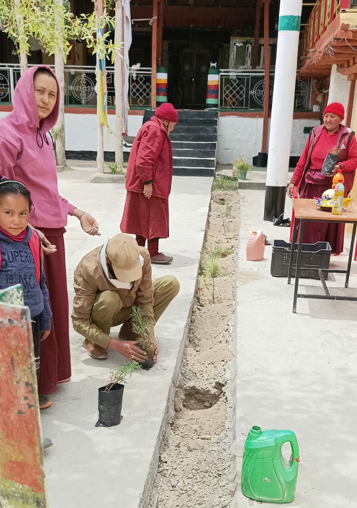 To Celebrate #WorldBiodiversityDay2022 a Plantation  Drive was organised By Forest  department  Kargil at  Wakha  Cohomolung Monastery by Planting Juniper Trees
<a href="/prasarbharti/">Akashvani News Leh</a> <a href="/ddnewsladakh/">DD NEWS LADAKH</a> <a href="/ladakh_wildlife/">Department of Wildlife Protection, Ladakh</a> <a href="/sahuajeet/">Ajeet Kumar Sahu</a> <a href="/DvCom_Secretary/">Saugat Biswas IAS</a> <a href="/Ravinder_Dangi1/">Ravinder Dangi</a> <a href="/LadakhSecretary/">Secretary UT Ladakh</a> @LAHDC_K