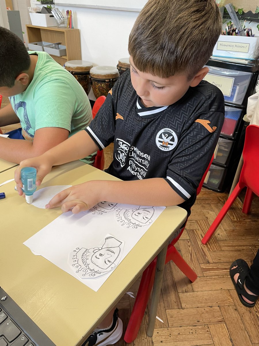 BubsyTownhill's tweet photo. #tcsyear4 creating their art pieces for the schools jubilee competition #TCSEA https://t.co/0PfHmCuonC