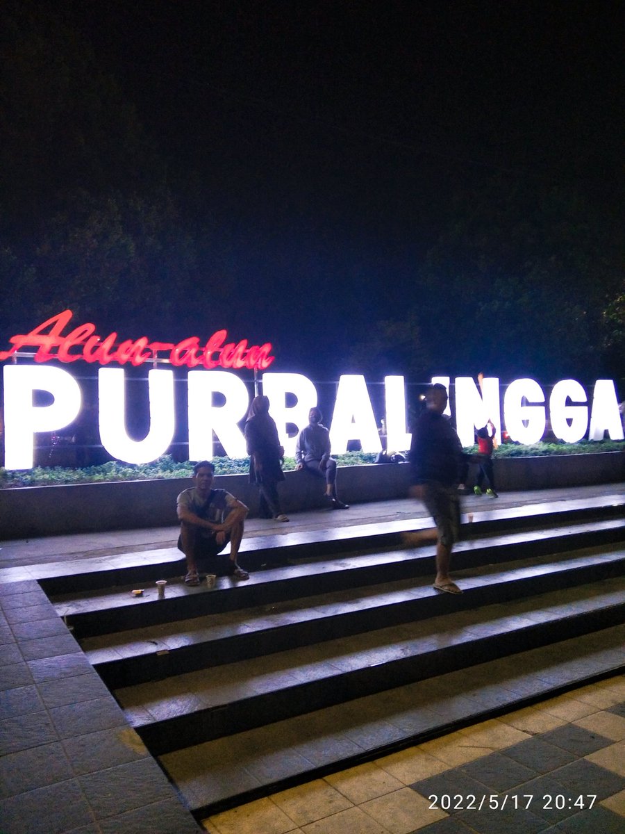 areapbg's tweet photo. Nongki di alun alun lurr..
#jawa #jawatengah #alunalun
#purbalingga #jateng #dolan
#walkingwalking #semarang
#jakarta #purwokerto #jogja https://t.co/r1jk1lxdIp