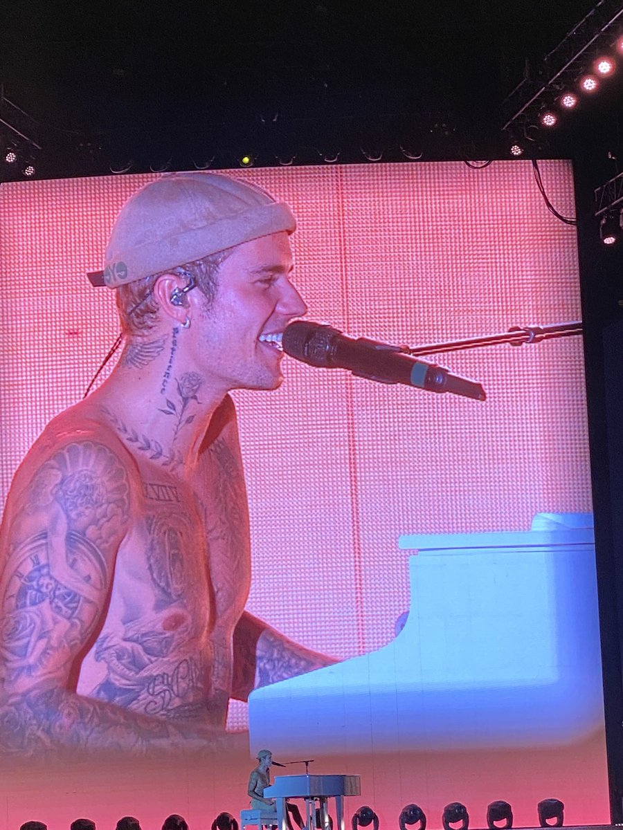 Mariananahi's tweet photo. Ayer vi al amor de mi vida más cerca que nunca,TE AMOOOO @justinbieber GRACIAS POR TANTOOOO😭😭❤️❤️ https://t.co/nXqsomL5BS