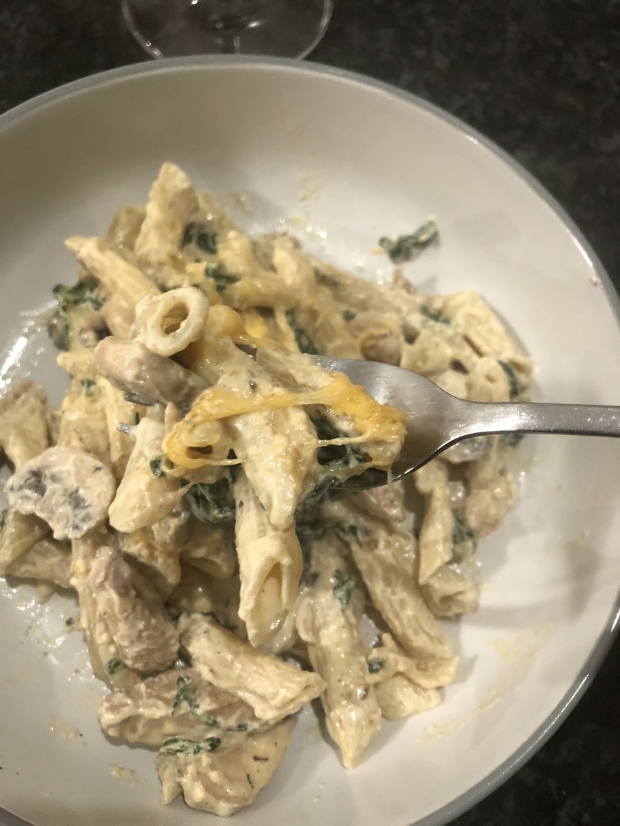 KgosidintsiRese's tweet photo. Doing trials for my pasta business.
Alfredo Spinach Penne Pasta β₯οΈππ
#ResegoCooks #PastaAtYourDoorStep https://t.co/WLB5W0Ob2z
