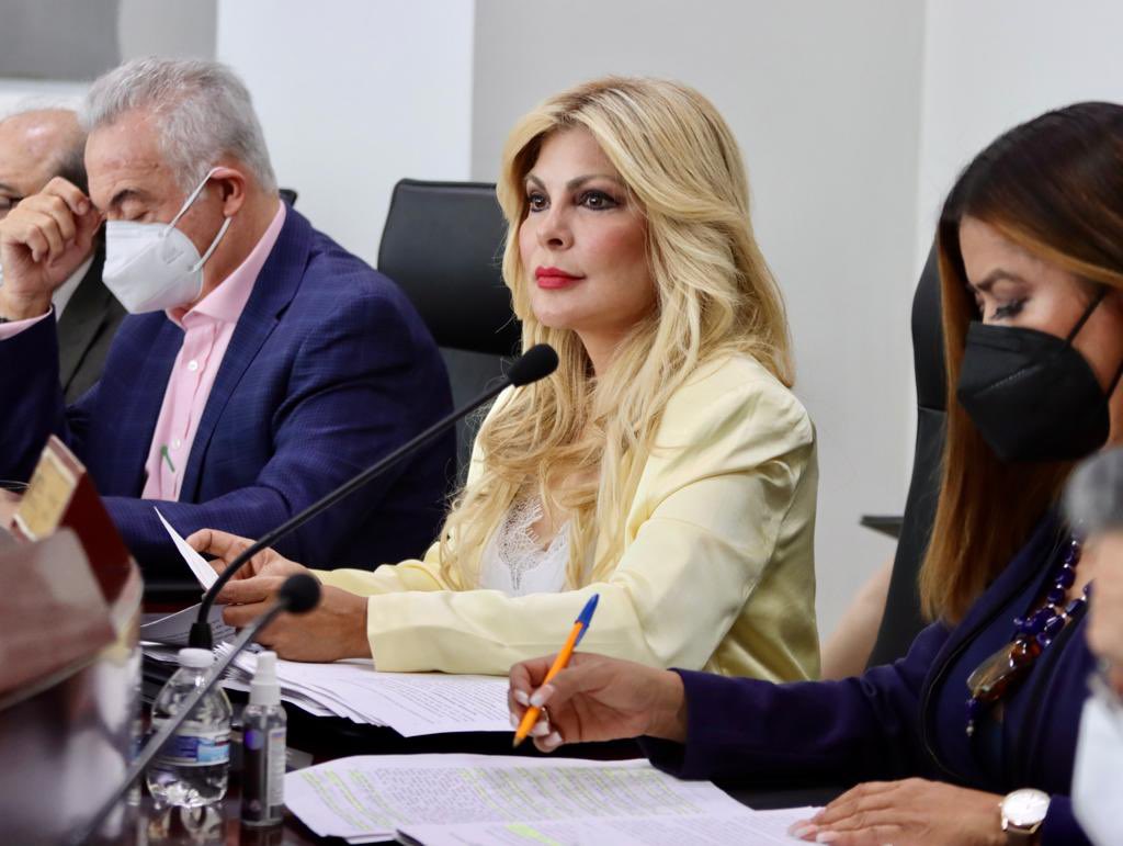 MonicaGuicho's tweet photo. 🔹#JuzgandoConPerspectivaDeGénero Porque los #hombres también son #victimas de #discriminación resultan #violatorias a la #Constitución las #normas sobre #PensiónPorViudez que exigen más requisitos al #viudo que a la #viuda en su otorgamiento. @TFCA_mx @AMIJMX @IgualdadPJF @SCJN https://t.co/wMeuxznrIx