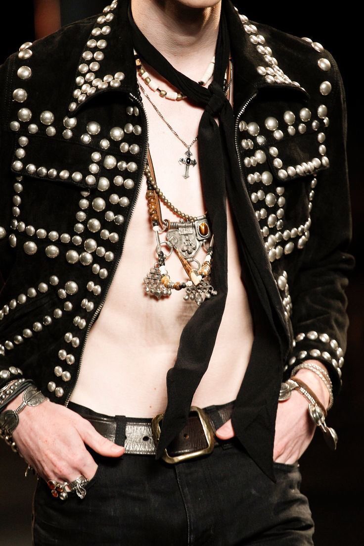 face_taster's tweet photo. 생로랑.. 김정우.. 기대할게.. https://t.co/MrJZdfzoMu