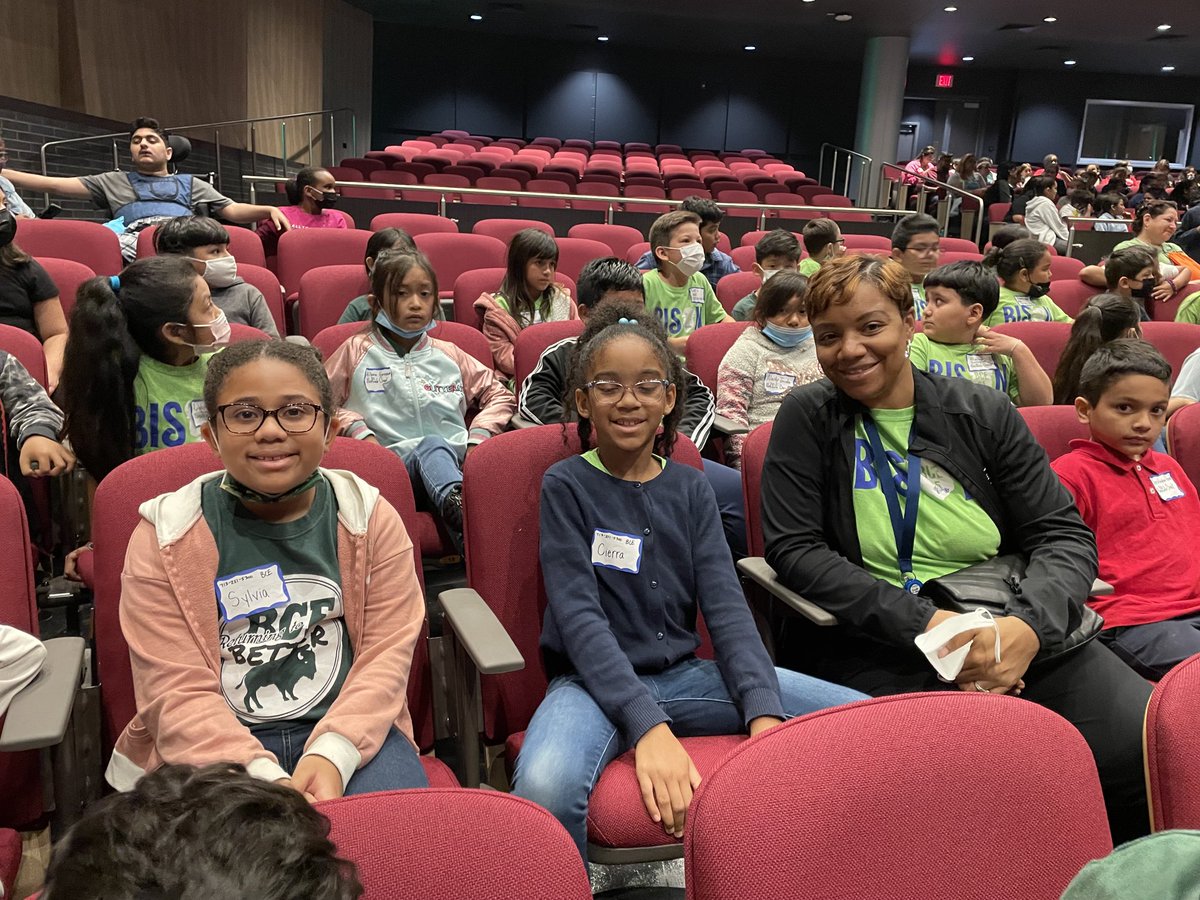 MrsDeHart7's tweet photo. Field trip memories, 2nd grade LOVED the show put on by Stratford High students! ⁦@Buffalo_Creek1⁩ https://t.co/YFKBDZDYXb