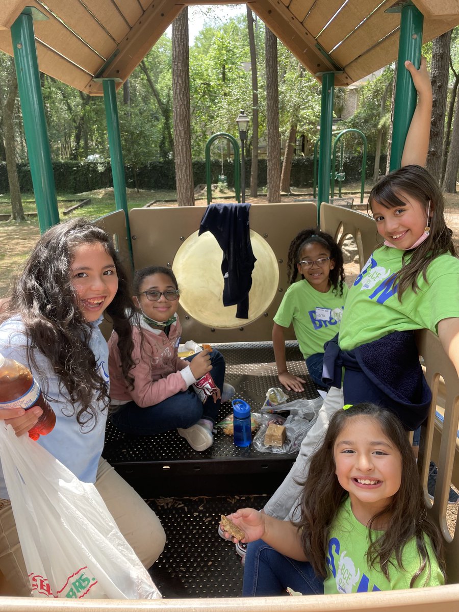 MrsDeHart7's tweet photo. Field trip memories, 2nd grade LOVED the show put on by Stratford High students! ⁦@Buffalo_Creek1⁩ https://t.co/YFKBDZDYXb